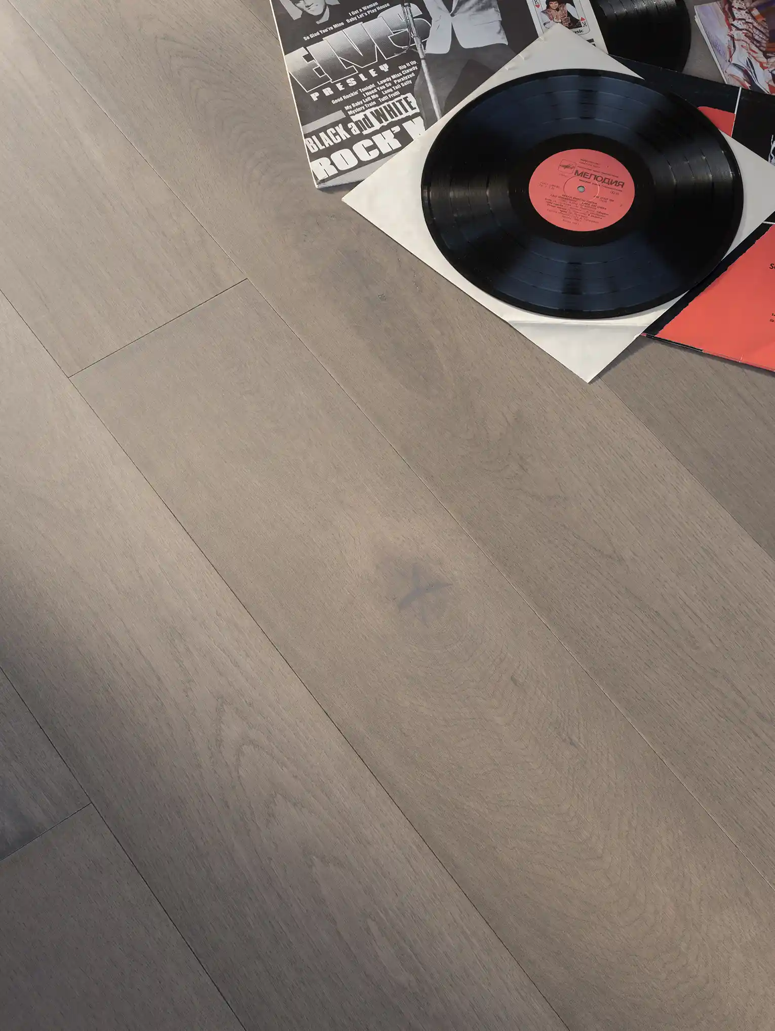 seryj-velvet-1530×2034